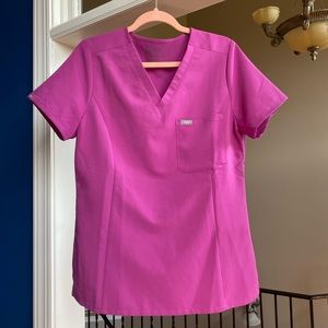 FIGS Slim Catarina one pocket top // Size M // Color BRIGHT FUCHSIA